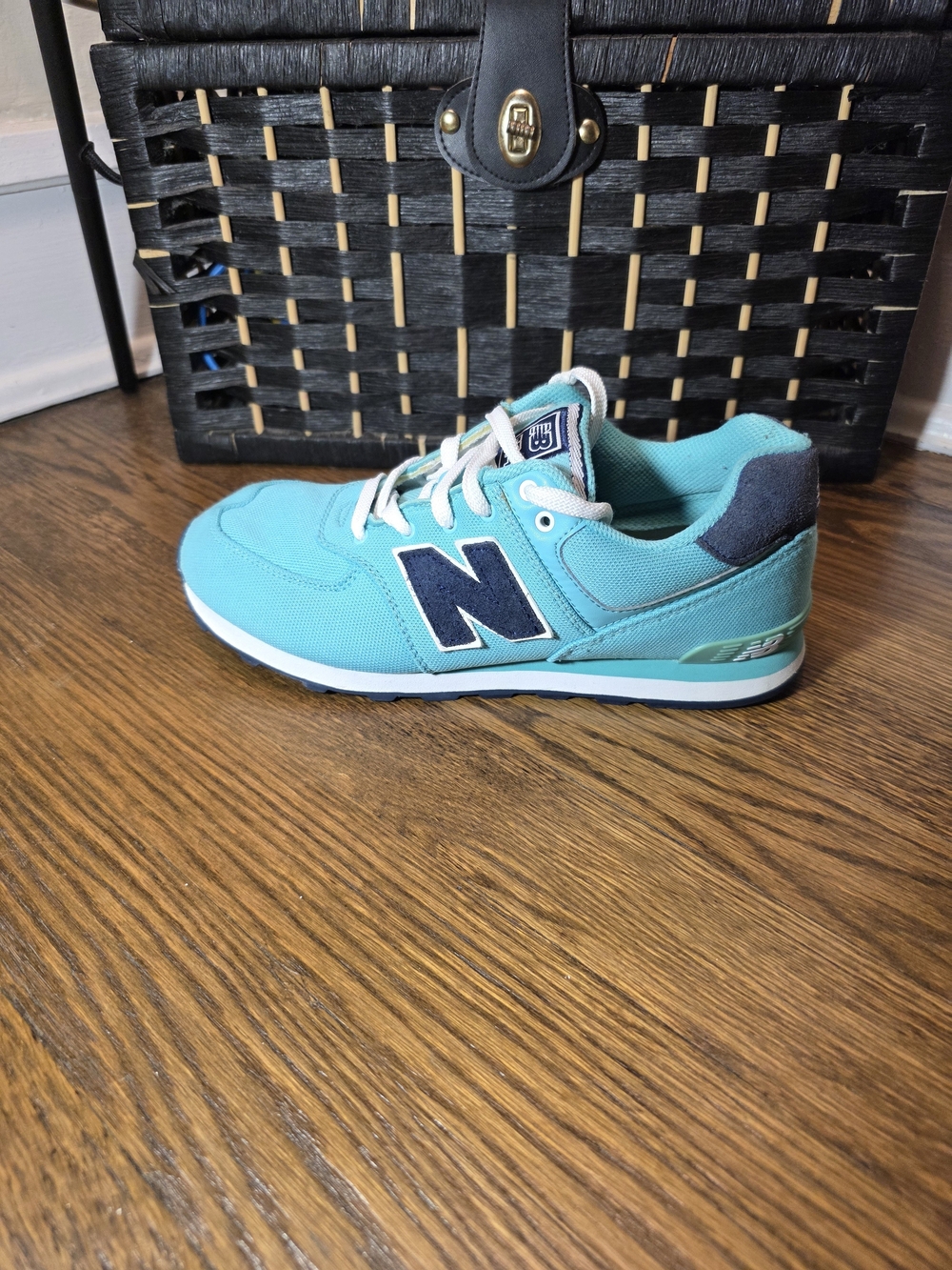 New Balance Teal and Navy Women's Sneaker Size 6.5